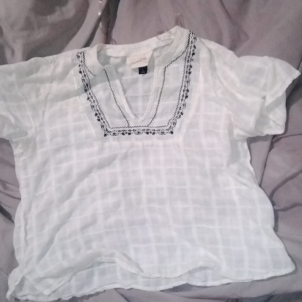 I'm selling a crop top small it's small and beutaf